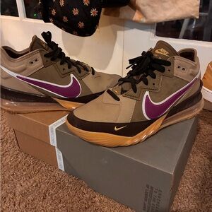 LeBron XVIII NRG SZ 10